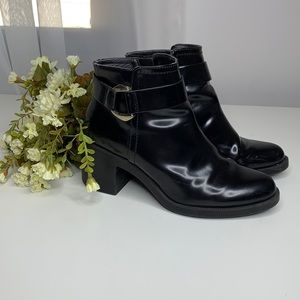 🌻2/$10 Zara Shiny Black Zipper Ankle Boots